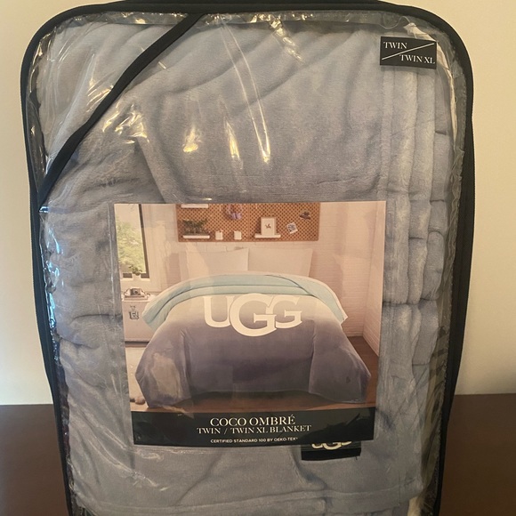 UGG Ombre Twin/Twin XL size Blanket - Picture 1 of 2